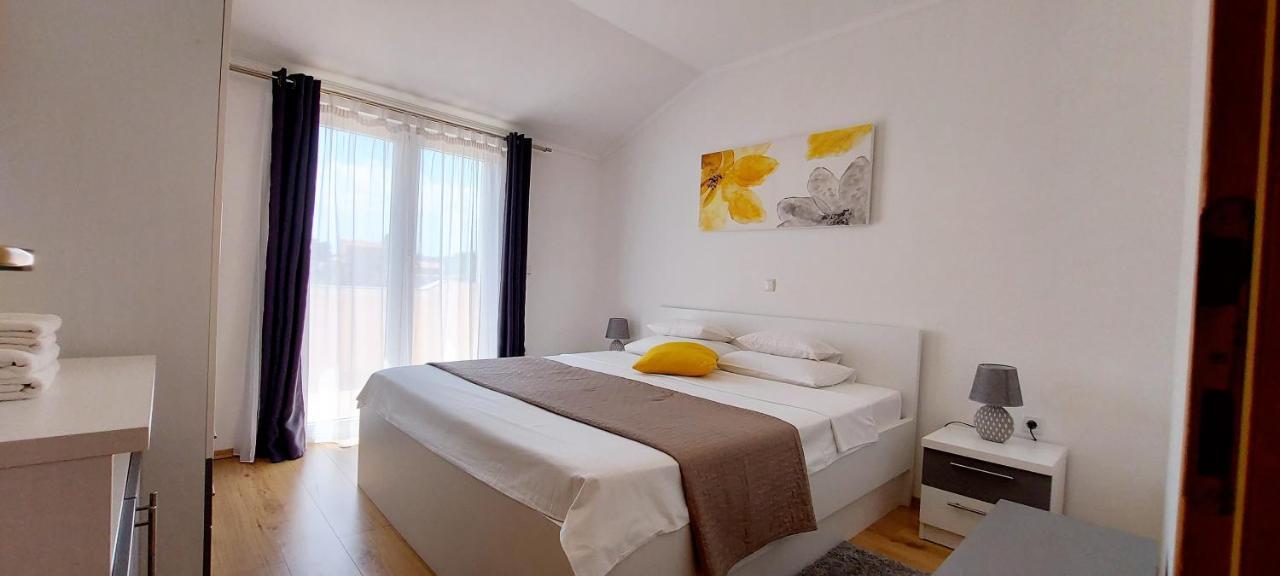 Apartments Marijana Rab Town Buitenkant foto