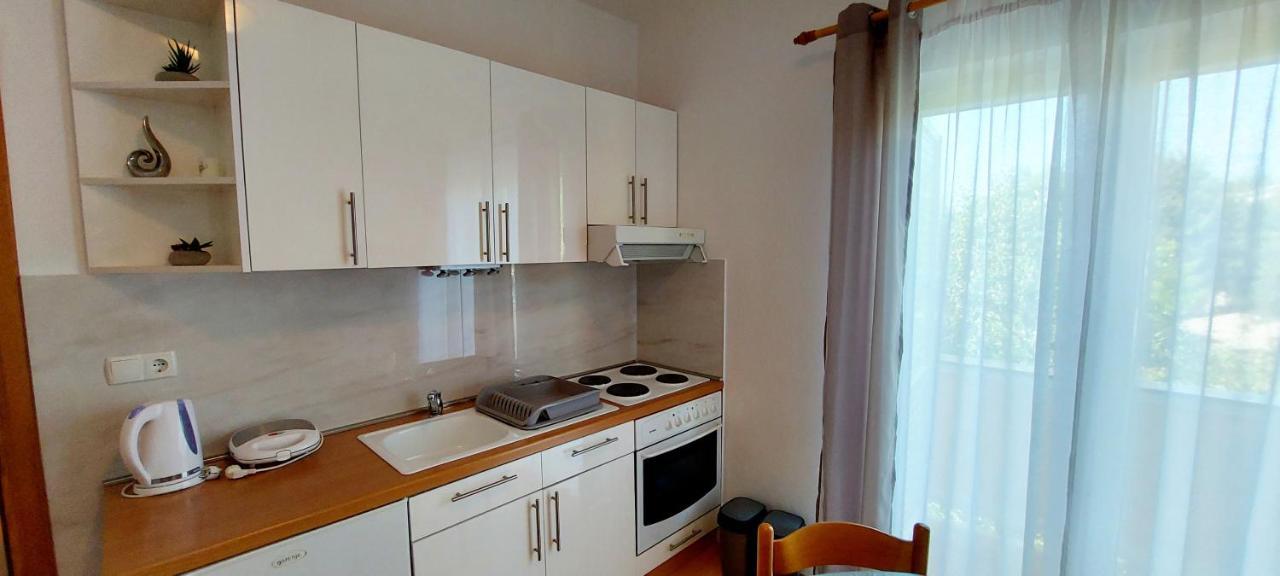 Apartments Marijana Rab Town Buitenkant foto