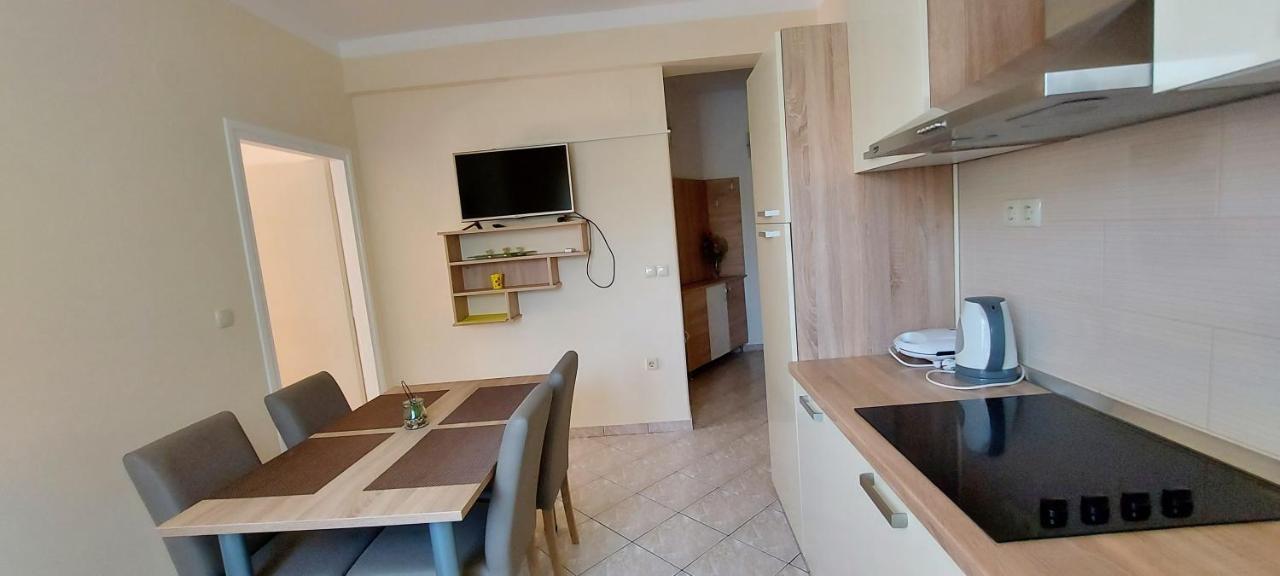 Apartments Marijana Rab Town Buitenkant foto