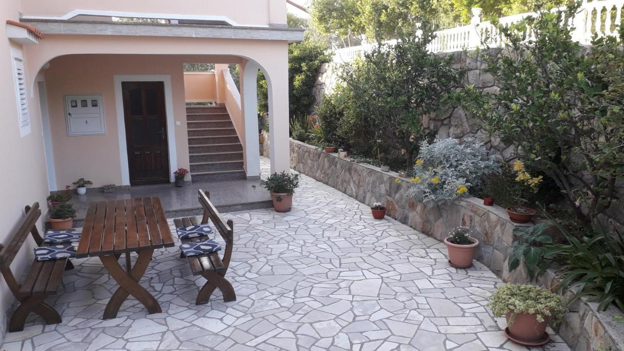 Apartments Marijana Rab Town Buitenkant foto